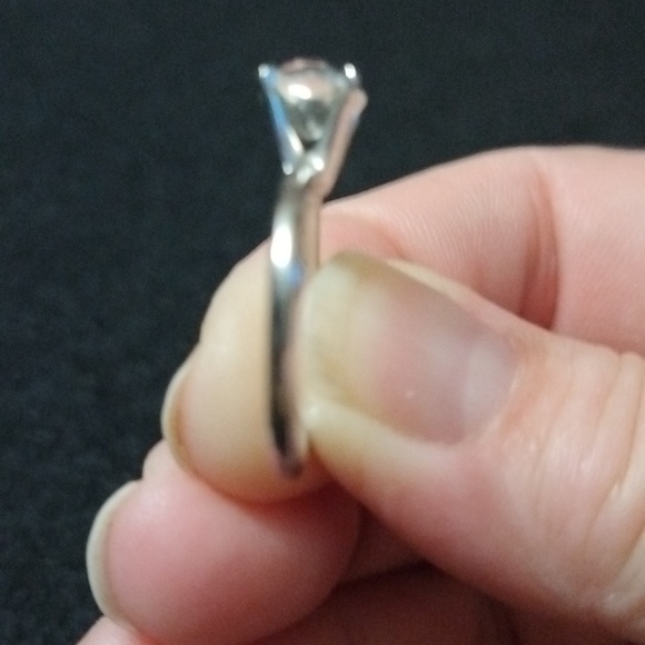 Vintage Uncas Silver tone 1 CT CZ Solitaire Ring size 7 - Picture 2 of 7